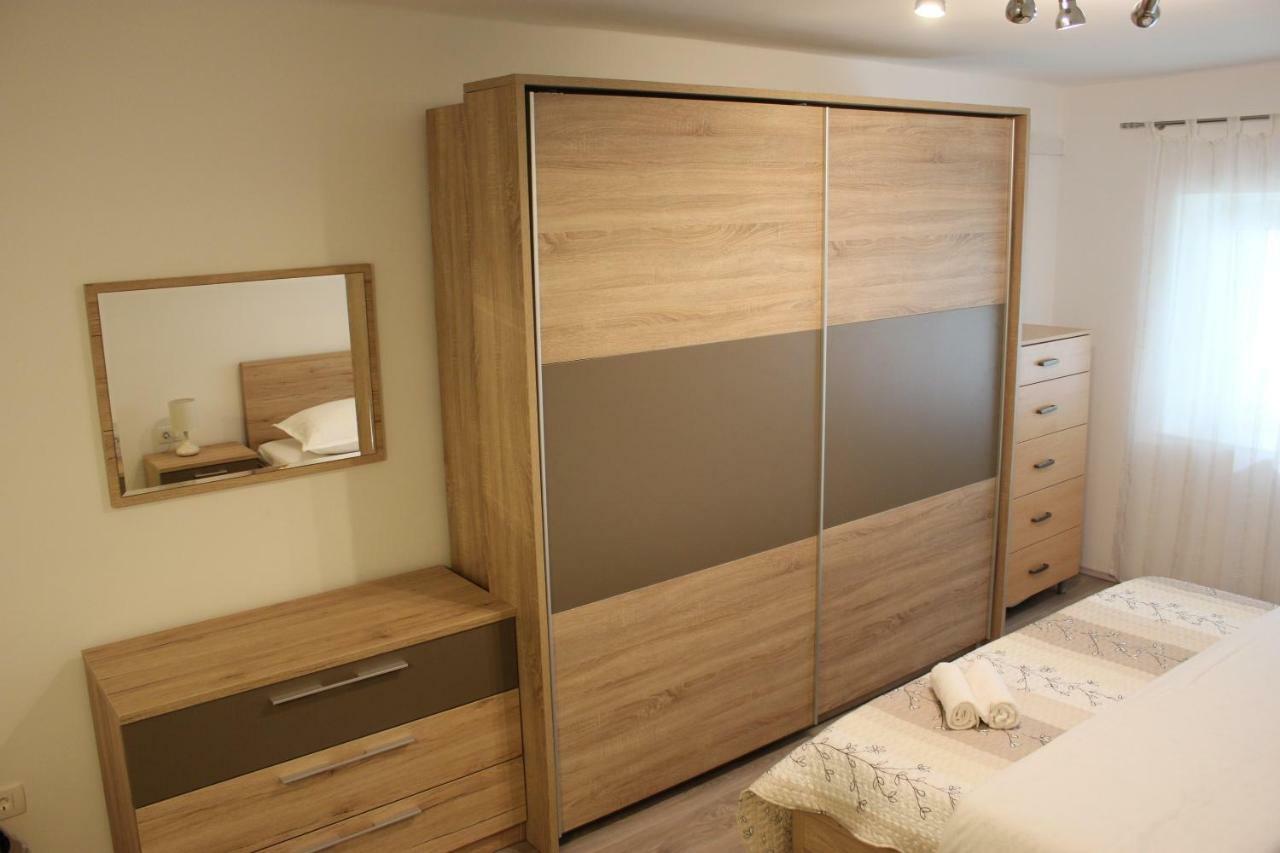 Apartman Tafra 오미스 외부 사진