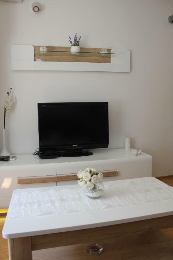 Apartman Tafra 오미스 외부 사진