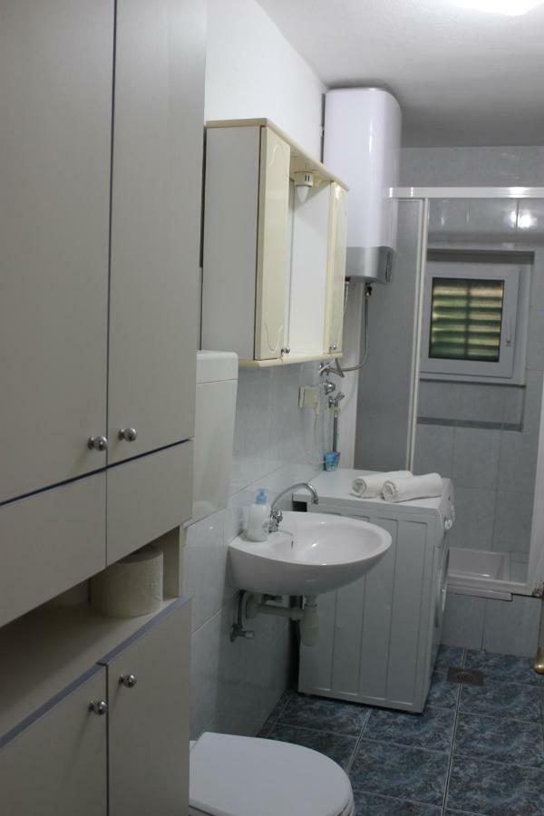 Apartman Tafra 오미스 외부 사진