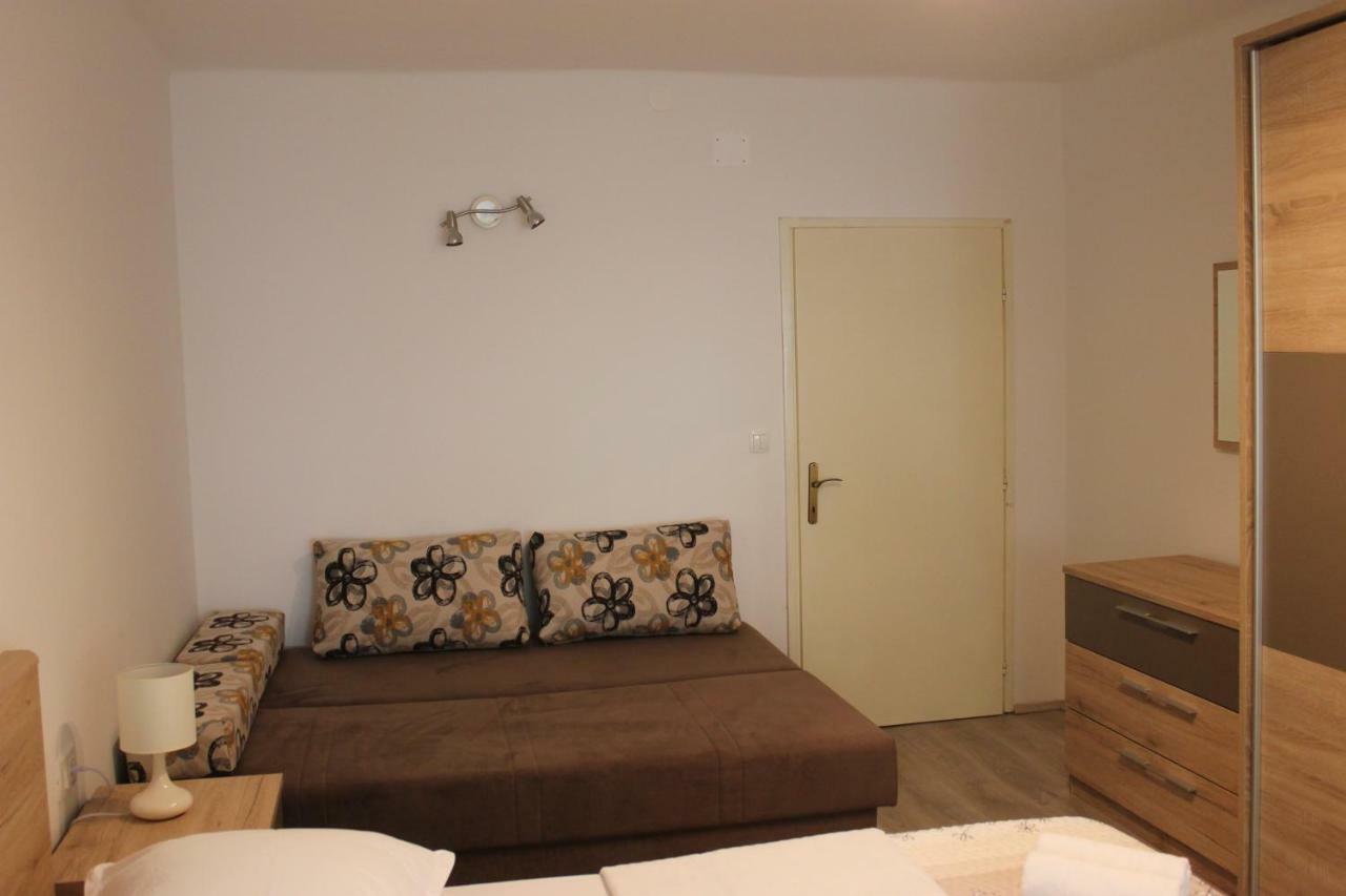 Apartman Tafra 오미스 외부 사진