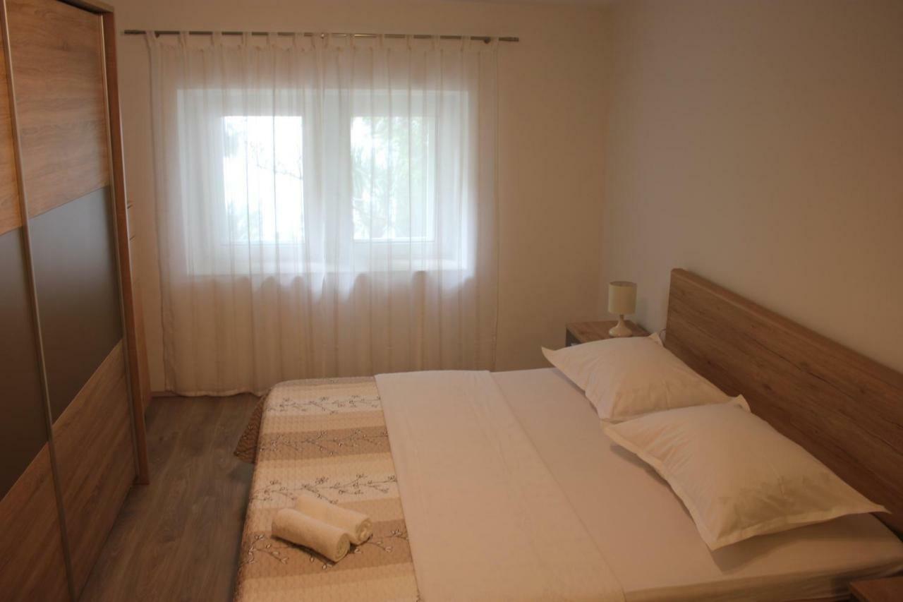 Apartman Tafra 오미스 외부 사진