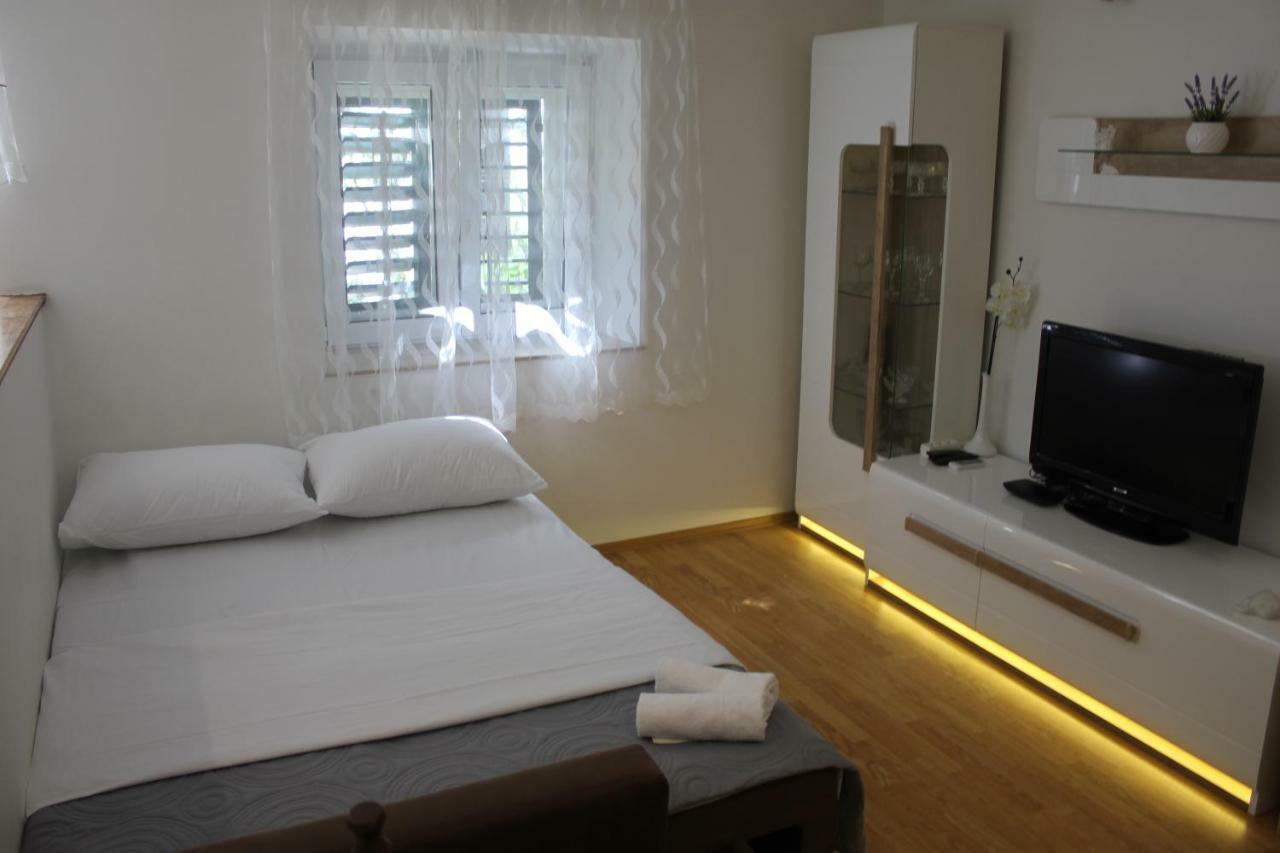 Apartman Tafra 오미스 외부 사진