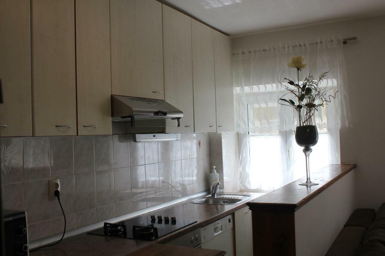 Apartman Tafra 오미스 외부 사진