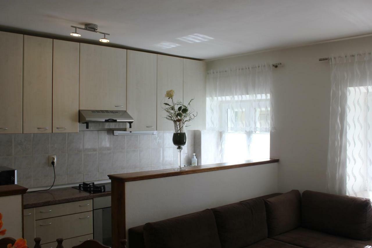 Apartman Tafra 오미스 외부 사진